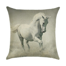 Наволочка декоративная Белая лошадь 45 х 45 см оптом (код товара: 49900)