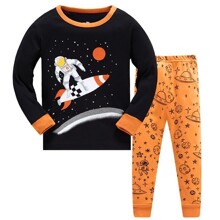 Піжама для хлопчика з довгим рукавом принтом космос чорна з помаранчевим Космонавт на ракеті оптом (код товара: 51216)