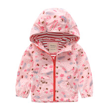 Куртка для девочки с капюшоном и растительным принтом розовая Осенний сад оптом (код товара: 51741)