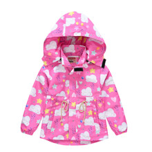 Куртка-ветровка для девочки с карманами, съемным капюшоном и принтом облаков розовая Sleepy cloud оптом (код товара: 58998)