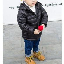Куртка-пуховик детская на молнии со съемным капюшоном черная Monochrome оптом (код товара: 59358)