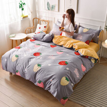Комплект постельного белья с принтом сердце и изображением клубники серый с желтым Strawberry (двуспальный-евро) оптом (код товара: 59403)